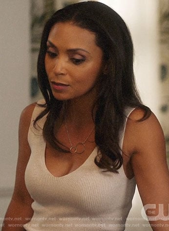 Cecile’s off-white ribbed tank top on The Flash
