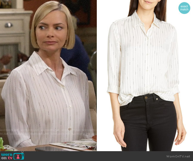 Equipment Essential Silk Shirt in Natural White Eclipse worn by Jill Kendall (Jaime Pressly) on Mom