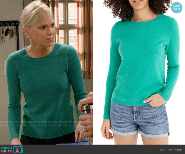 J. Crew Crewneck Cashmere Sweater in Bright Kelly worn by Christy Plunkett (Anna Faris) on Mom