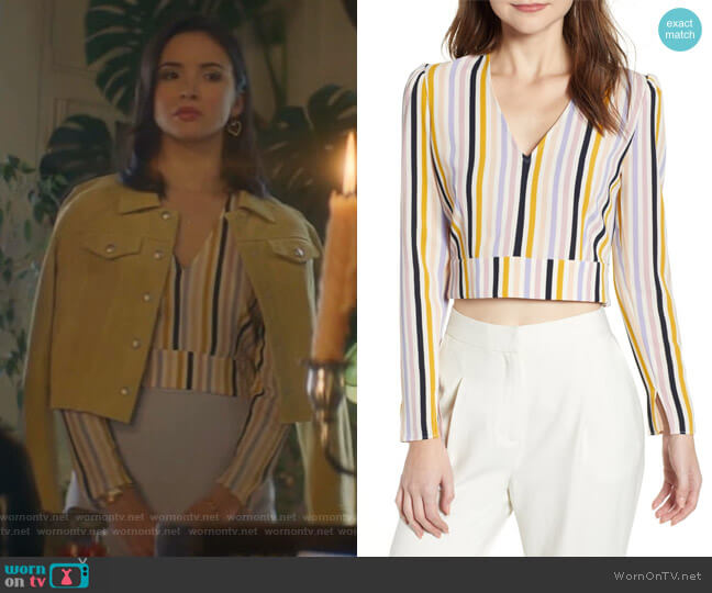 Leith V-Neck Crop Top worn by Bess (Maddison Jaizani) on Nancy Drew