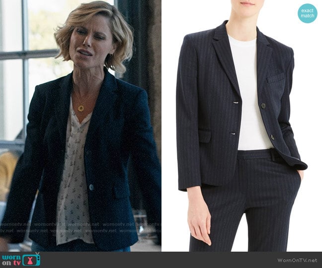 Theory Stripe Shrunken Blazer worn by Claire Dunphy (Julie Bowen) on Modern Family