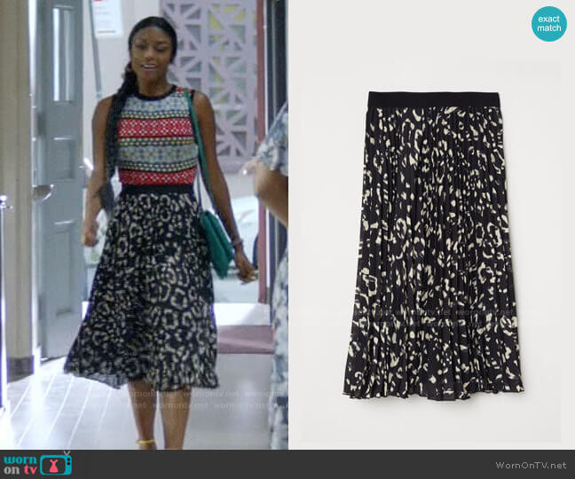 H&M Pleated Skirt worn by Ali Finer (Javicia Leslie) on God Friended Me
