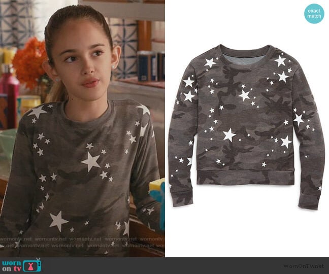 Play Six Star Print Camo Top worn by Anna-Kat Otto (Julia Butters) on American Housewife