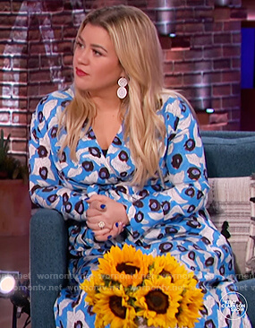 Kelly’s blue floral print midi dress on The Kelly Clarkson Show