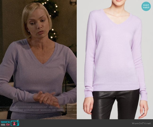 C by Bloomingdales V-Neck Cashmere Sweater worn by Jill Kendall (Jaime Pressly) on Mom