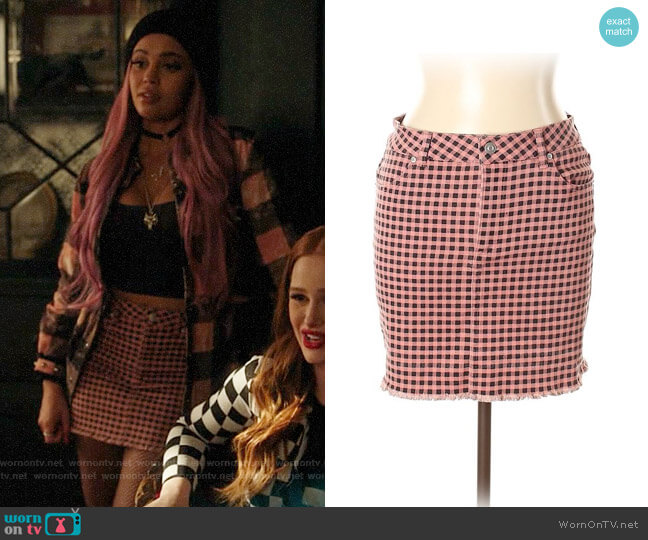 Forever 21 Denim Skirt in Check worn by Toni Topaz (Vanessa Morgan) on Riverdale