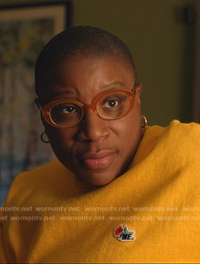 Hen’s yellow flower patch sweatshirt on 9-1-1