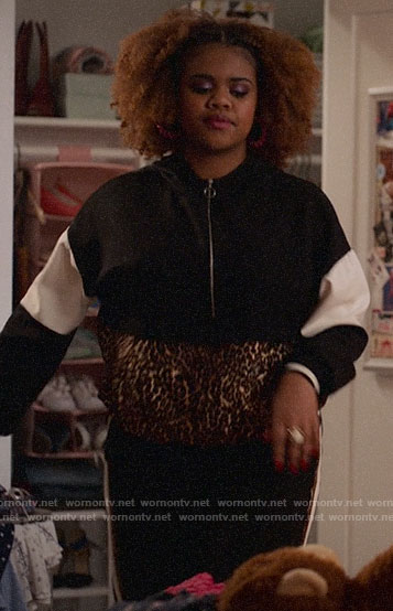 Kourtney’s black and leopard sweatshirt and pants on High School Musical The Musical The Series