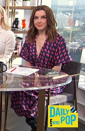 Melanie’s navy and pink geometric print dress on E! News Daily Pop