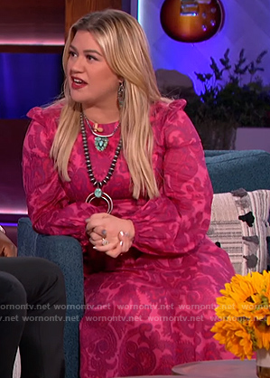 Kelly’s pink paisley print maxi dress on The Kelly Clarkson Show