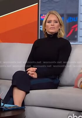 Sara’s black side striped pants on GMA Strahan Sara And Keke