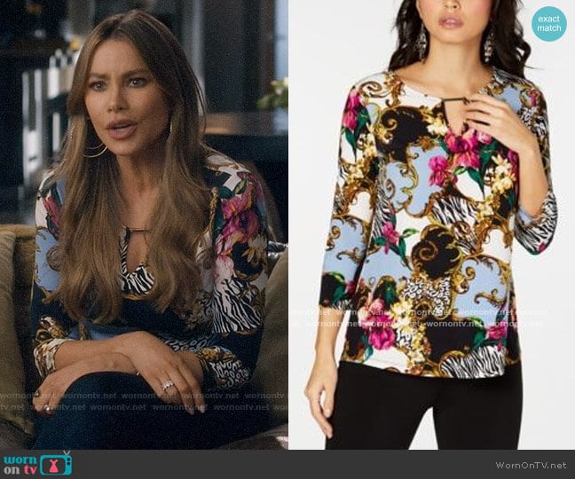 Thalia Sodi Baroque-Print Keyhole Tunic Top worn by  Gloria Pritchett (Sofia Vergara) on Modern Family