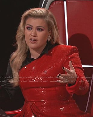 Kelly Clarkson’s sequin asymmetric dress on The Voice