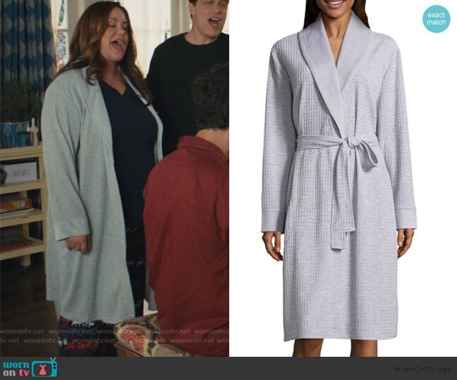 Liz Claiborne Spa Robe worn by Katie Otto (Katy Mixon) on American Housewife