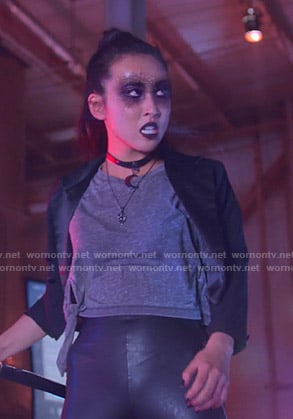 Nico’s grey tie waist tee on Marvels Runaways