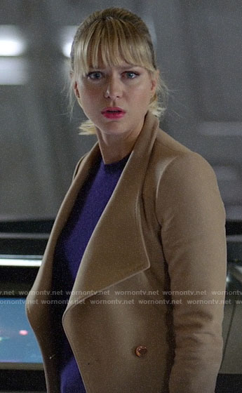 Kara’s camel coat on Batwoman
