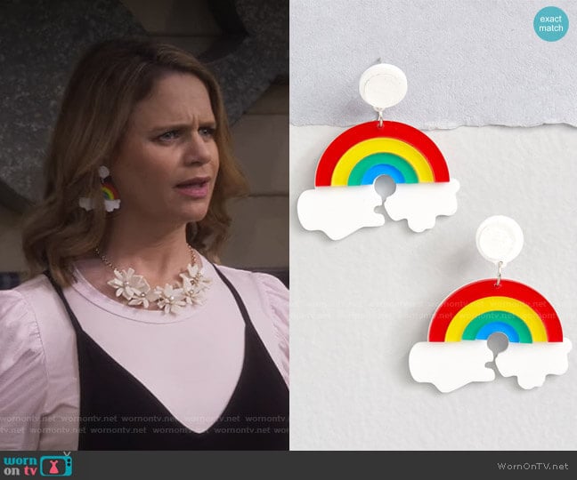 Modcloth Artistic Arc Rainbow Earrings worn by Kimmy Gibbler (Andrea Barber) on Fuller House
