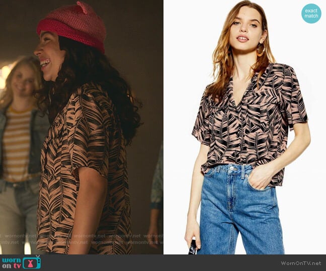 Topshop Palm Print Bowler Shirt worn by Molly Hernandez (Allegra Acosta) on Marvels Runaways