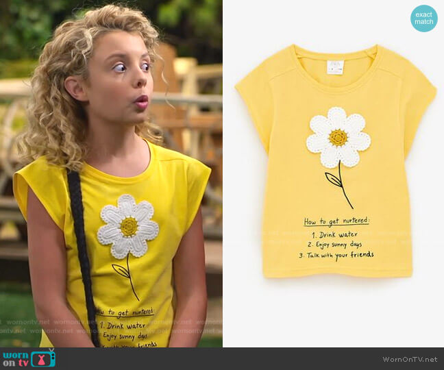 Zara Daisy T-Shirt with Applique worn by Destiny Baker (Mallory James Mahoney) on Bunkd