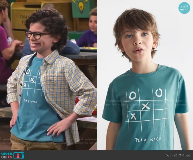 Zara Three in a Row T-Shirt worn by Matteo Silva (Raphael Alejandro) on Bunkd