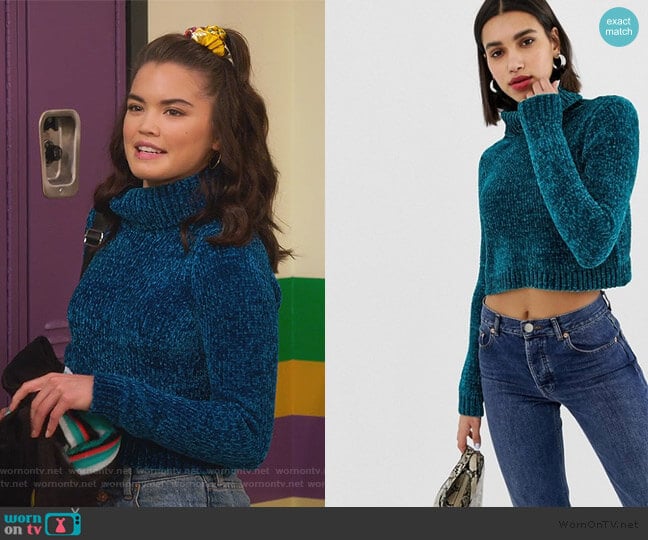 ASOS crop sweater with high neck in chenille worn by Alexa Mendoza (Paris Berelc) on Alexa & Katie