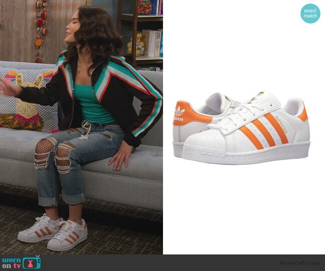 Adidas White Superstar Sneakers worn by Alexa Mendoza (Paris Berelc) on Alexa & Katie