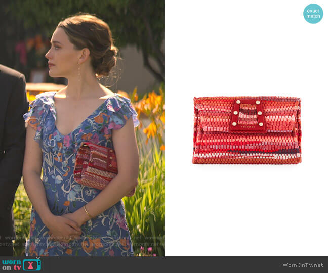 Kooreloo 3D Woven Clutch Bag worn by Love Quinn (Victoria Pedretti) on You