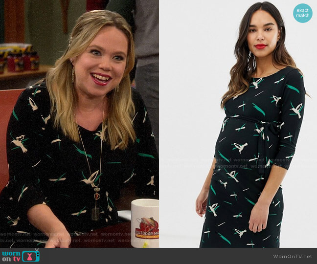Mamalicious Maternity Bird Print Midi Dress worn by Kristin Baxter (Amanda Fuller) on Last Man Standing