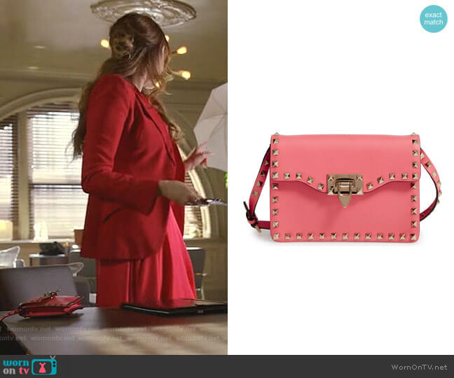 Valentino Garavani Rockstud Leather Crossbody Bag worn by Fallon Carrington (Elizabeth Gillies) on Dynasty