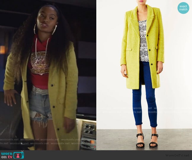 Topshop Fluffy Boyfriend Coat worn by Zoey Johnson (Yara Shahidi) on Grown-ish