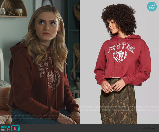 Wild Fable Cropped Hoodie New York Graphic worn by Taylor Otto (Meg Donnelly) on American Housewife