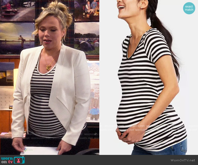 A Pea in the Pod Maternity Ruched T-Shirt in White-Black Stripe worn by Kristin Baxter (Amanda Fuller) on Last Man Standing