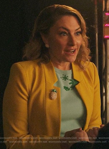 Alice’s yellow coat on Riverdale