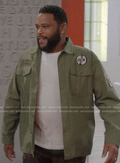 Andre’s green shirt with patches on Black-ish