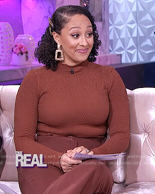 Tamera’s brown smocked top and pants on The Real
