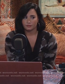 Jenny’s gray camo cardigan on Will and Grace