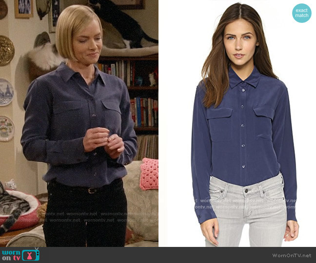 Equipment Signature Blouse in Peacoat worn by Jill Kendall (Jaime Pressly) on Mom