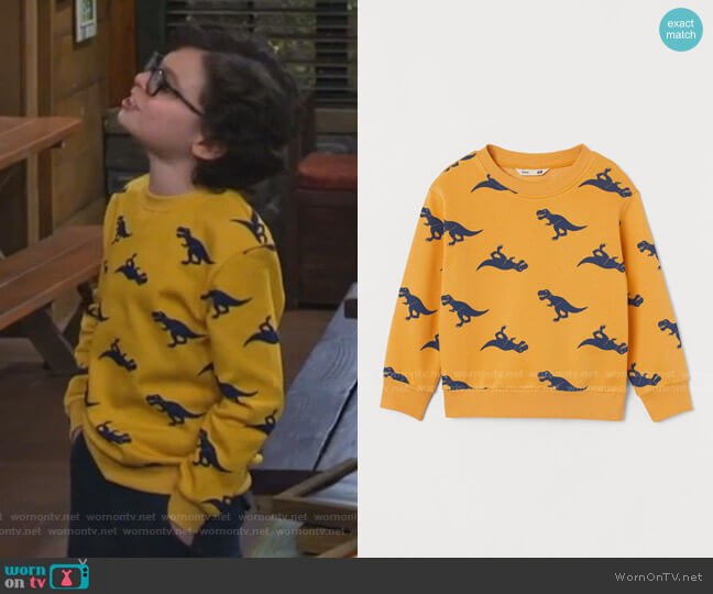 H&M Dinosaur Sweatshirt worn by Matteo Silva (Raphael Alejandro) on Bunkd