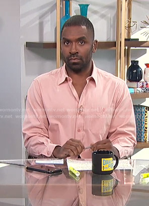 Justin’s pink shirt on E! News Daily Pop