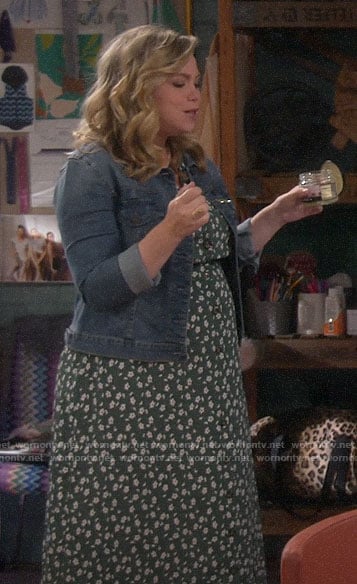Kristin’s green floral button front maternity dress on Last Man Standing