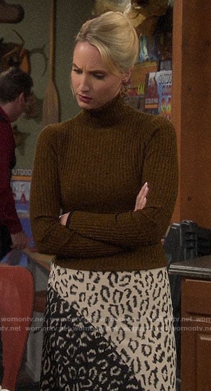 Mandy’s colorblock leopard print skirt on Last Man Standing