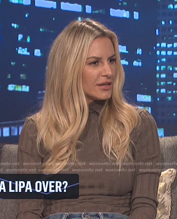 Morgan’s brown ribbed collared sweater on E! News Daily Pop