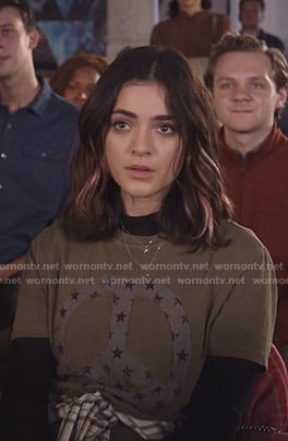 Olive’s khaki star print tee on Manifest