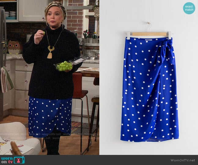 & Other Stories Satin Knot Tie Midi Wrap Skirt worn by Kristin Baxter (Amanda Fuller) on Last Man Standing