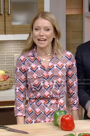 Kelly’s pink geometric shirtdress on Live with Kelly and Ryan