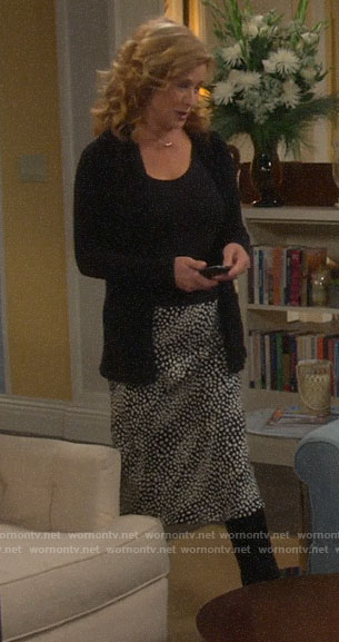 Vanessa’s black and white leopard print skirt on Last Man Standing