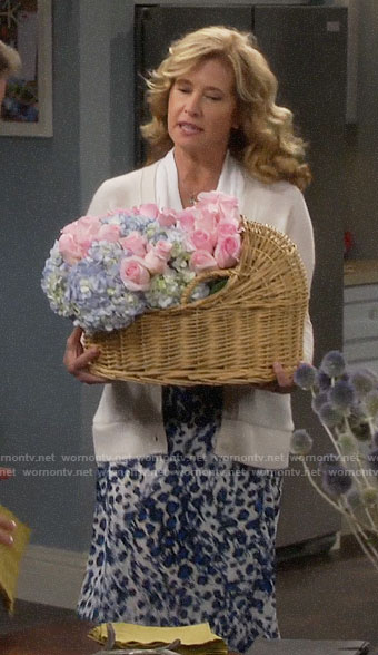 Vanessa’s blue leopard print skirt on Last Man Standing