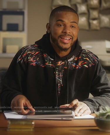 Aaron’s black printed hoodie on Grown-ish