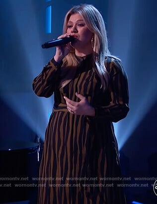 Kelly’s zebra stripe shirtdress on The Kelly Clarkson Show
