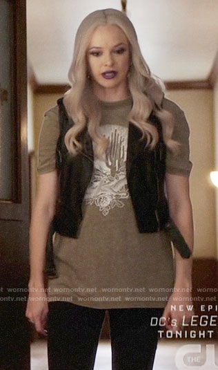 Caitlin’s cactus graphic t-shirt on The Flash